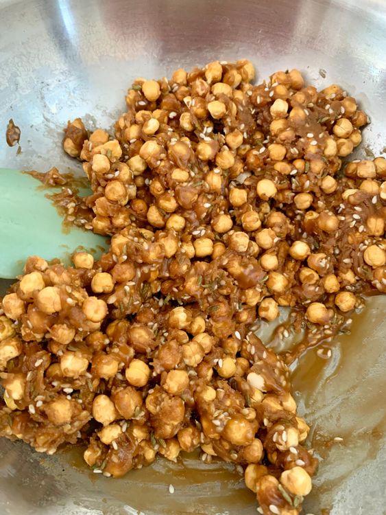 Step 3.1: Immediately add the roasted chana and stir quickly until everything is evenly coated with the jaggery mixture
