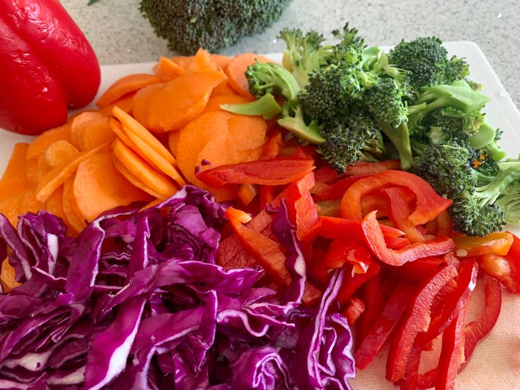 Step 1.1: Slice the carrots, broccoli, and capsicum and shred the cabbage