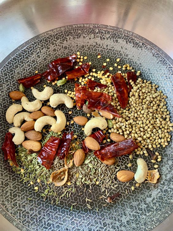 Step 2.1: Dry roast mace, cloves, green cardamom, nutmeg, dry red chillies, coriander seeds, fennel seeds, cumin seeds, almonds, and cashews on low to medium heat for 2-3 minutes, until fragrant
