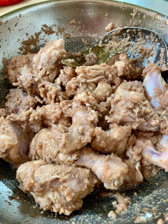 Step 3.2: Add the marinated chicken and cook on high flame until it changes colour
