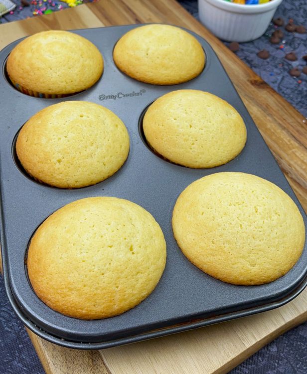 The Fluffiest Vanilla Cupcakes Ever – Bakery-Style Moist Cupcakes recipe