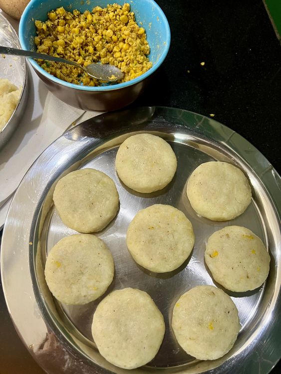 Step 1.5: Take a small ball of the potato mix, flatten it, and fill with a tablespoon of dal mix