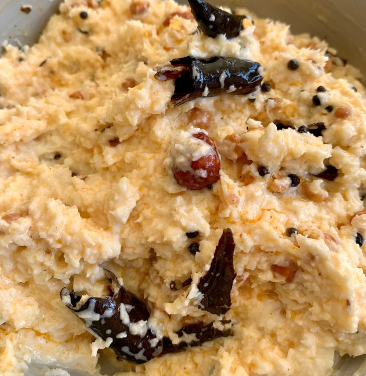Step 2.1: Add the tempered spices to the coconut chutney and stir to combine