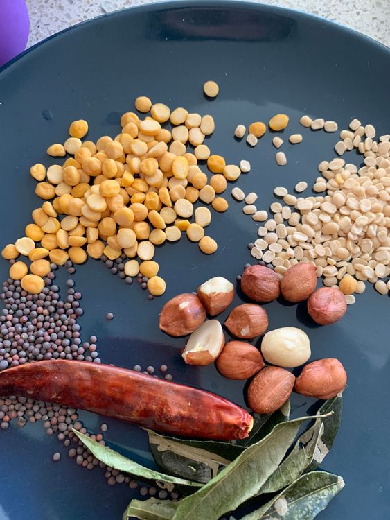 Step 2.1: Add mustard seeds and allow them to pop