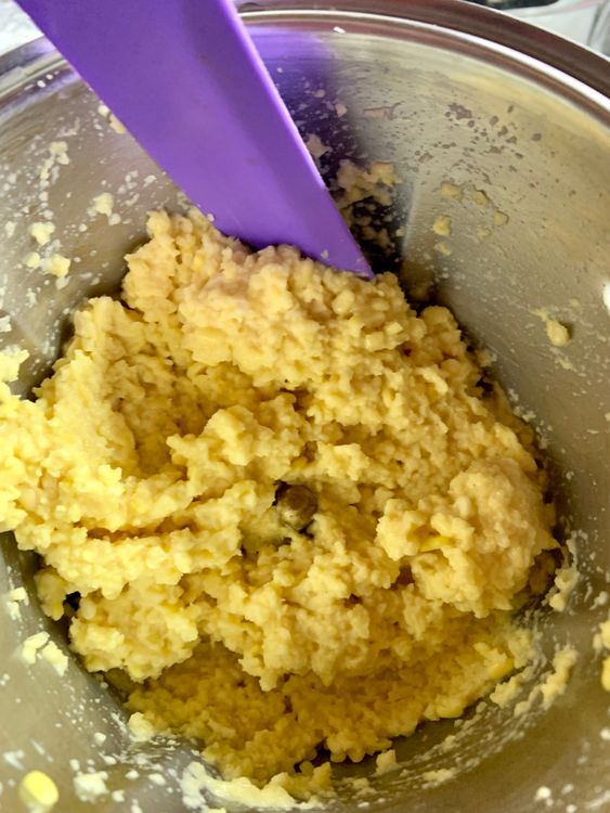 Step 1.1: Grind the soaked lentils in a mixer, making a slightly coarse batter