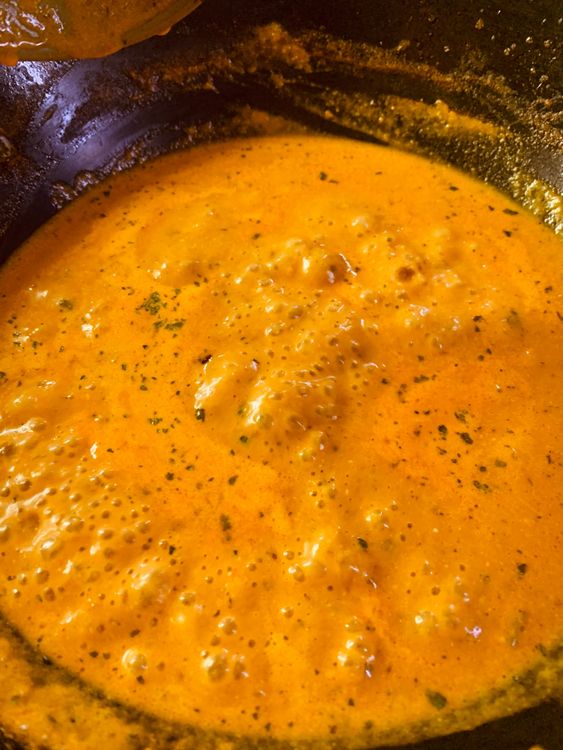 Step 3.2:  Add cream and kasuri methi and mix well