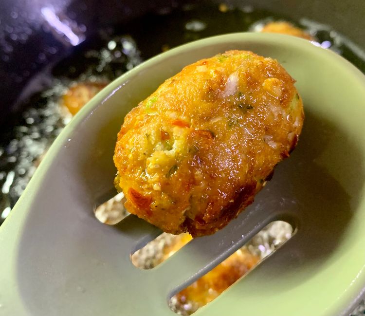 Step 1.2: Heat oil in a pan and deep fry the kofta balls till they turn golden brown