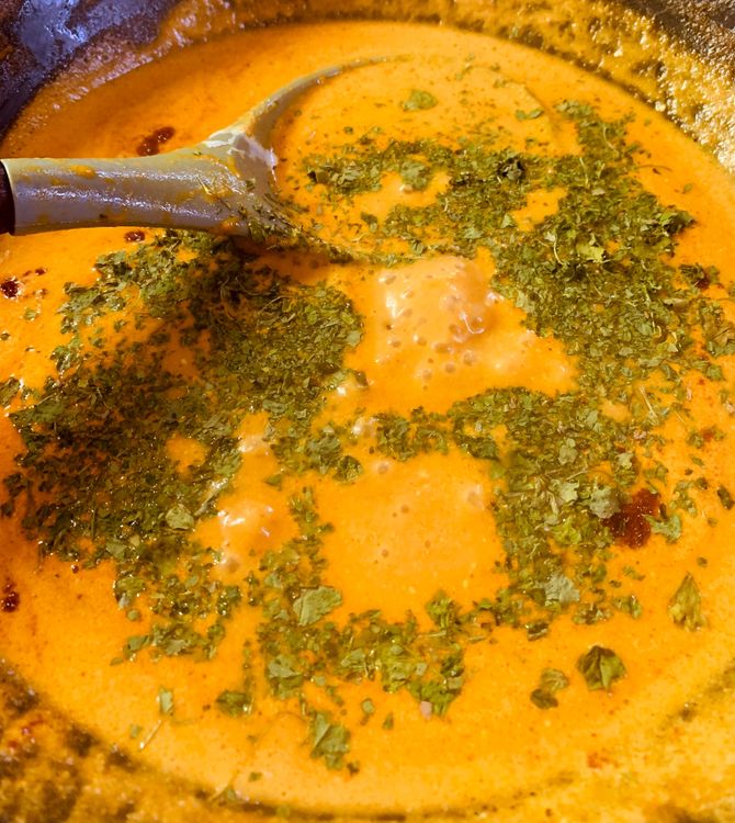 Step 3.1:  Add cream and kasuri methi and mix well