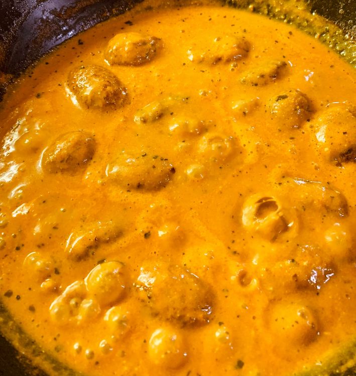 Step 3.1: Add the fried kofta balls to the gravy and simmer for 2-3 minutes