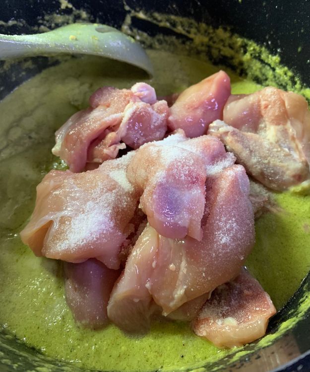 Step 4.1: Add chicken and salt to the gravy