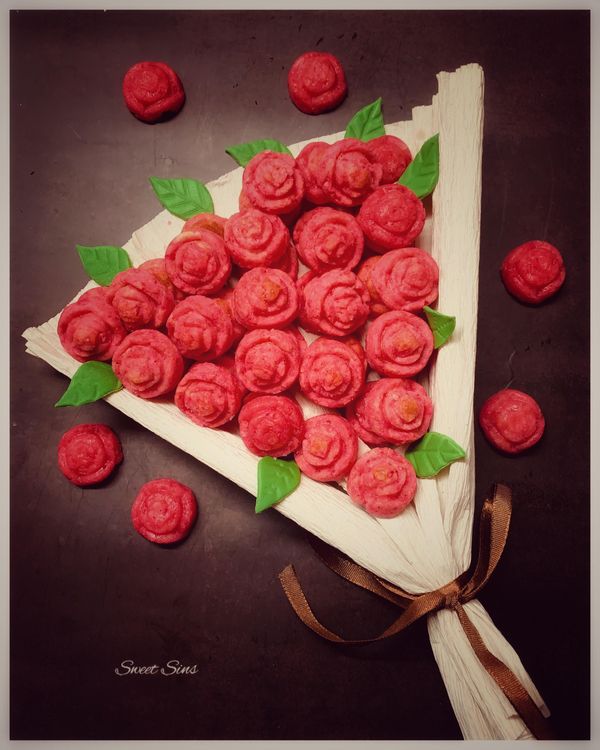 Step 1.1: Arrange the cookies in bouquet and give this to your loved ones as a Valentine Day gift