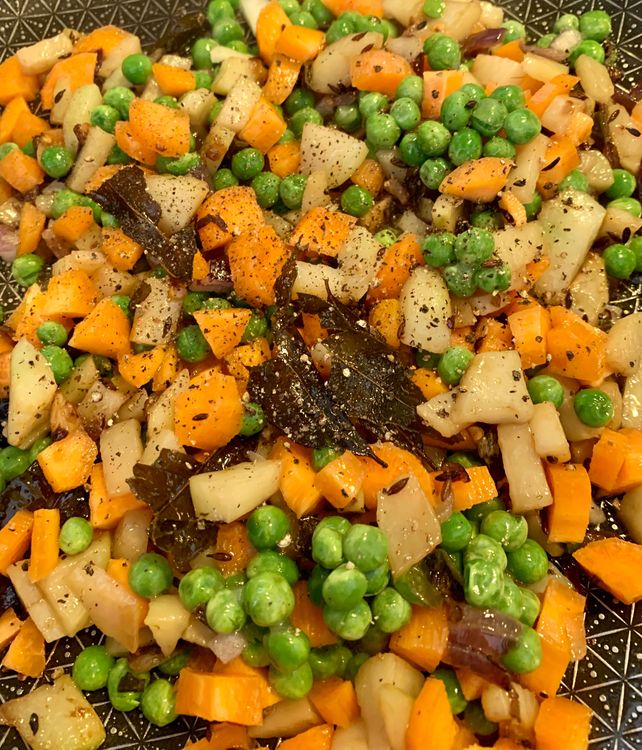 Step 2.1: Mix in the carrot and peas, and season with black pepper