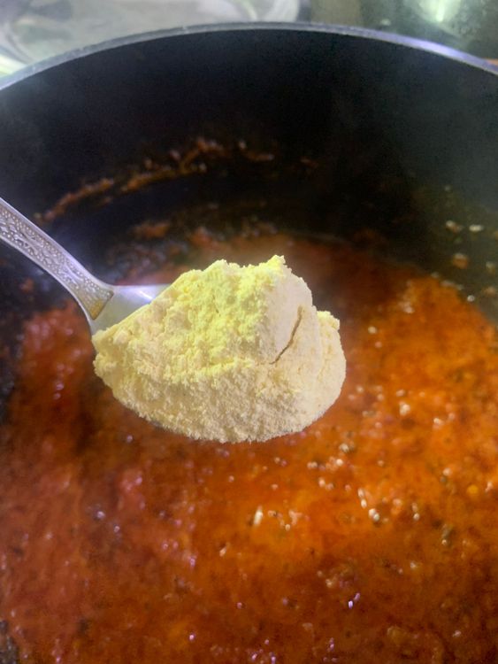 Step 3.1: Add makai atta and mix nicely for 3-4 minutes until oil oozes and leaves the sides of the wok