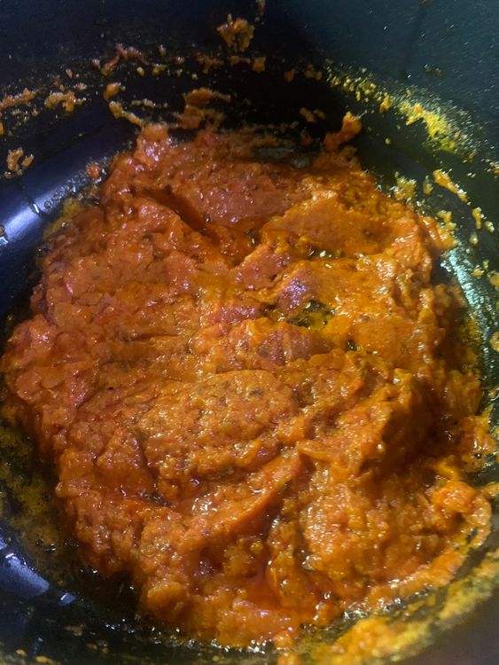 Step 3.2: Add makai atta and mix nicely for 3-4 minutes until oil oozes and leaves the sides of the wok
