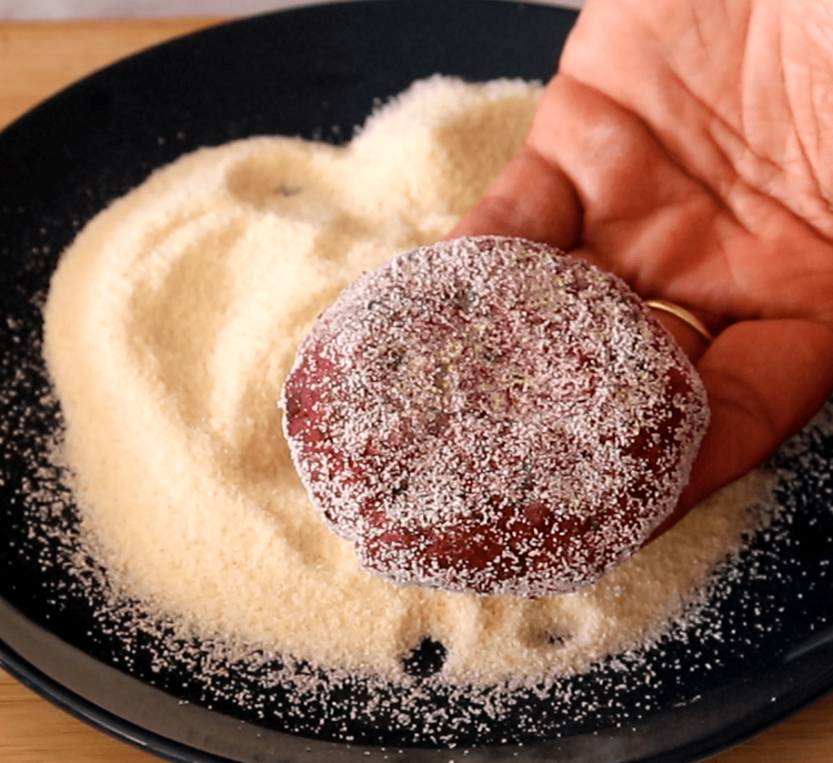 Step 2.1: Spread semolina on a plate and coat each cutlet evenly