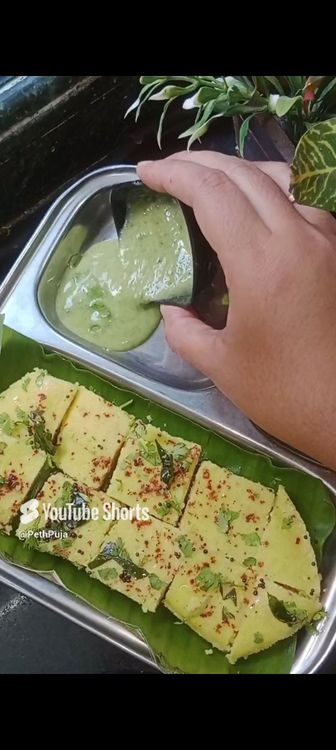 Step 1.1: Serve this chutney with hot khaman