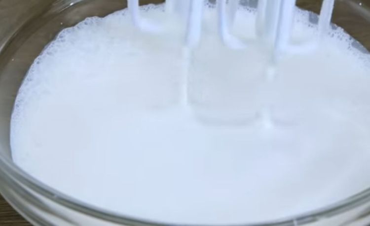 Step 1.1: In a chilled bowl, whip the heavy cream with the powdered sugar (if using) until it forms soft peaks