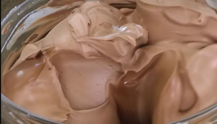 Step 1.1: Divide the mousse into two serving dishes