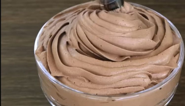 Step 1.1: If you want a more professional or decorative look, transfer the mousse into a piping bag (you can use a plastic sandwich bag and cut off the tip)
