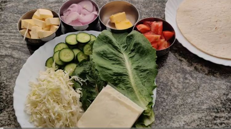 Step 1.2: How to make creamy cheese paneer wrap