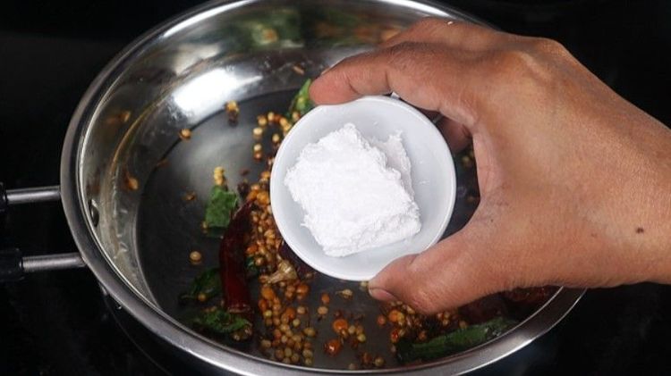 Step 1.3: Add curry leaves and grated coconut