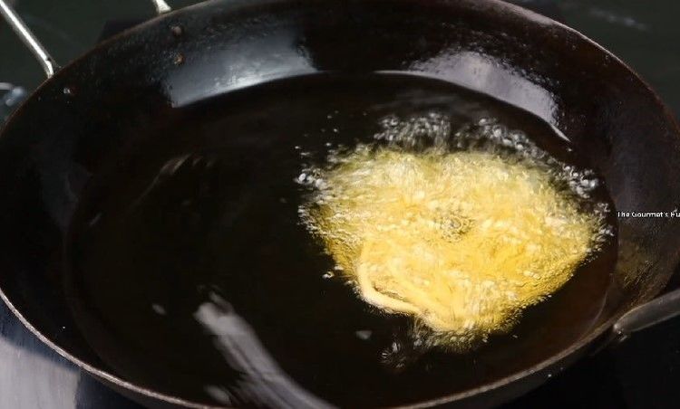Step 4.1: Heat oil in a deep frying pan on medium heat