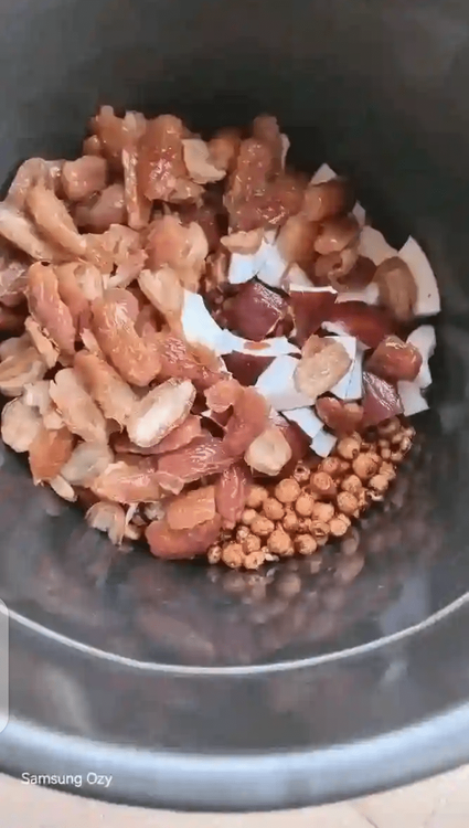 Step 1.1: Rinse the soaked tiger nuts or fresh tigernut and place them in a blender