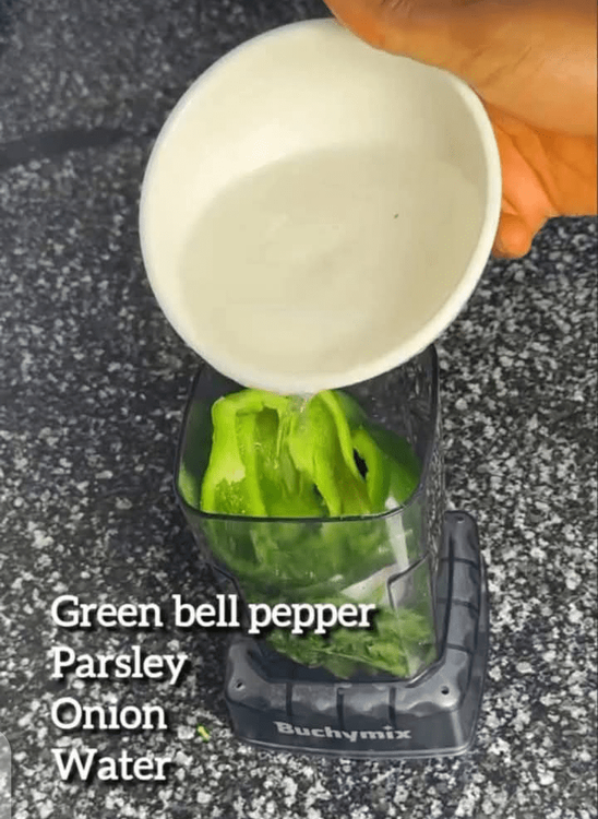 Step 1.2: Blend the fresh parsley, green bell pepper, and onion or spring onion with a little water until smooth