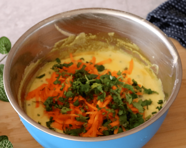 Step 3.1: Mix in the peas, grated carrot, and chopped coriander until well combined