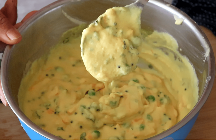 Step 3.2: Mix in the peas, grated carrot, and chopped coriander until well combined