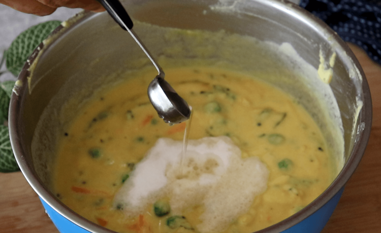 Step 3.1: Just before steaming, add the fruit salt, pour a tablespoon of water over it, and mix quickly but gently
