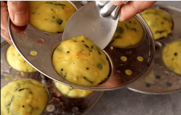 Step 4.1: Remove the moulds from the steamer and let them cool slightly for 3-4 minutes