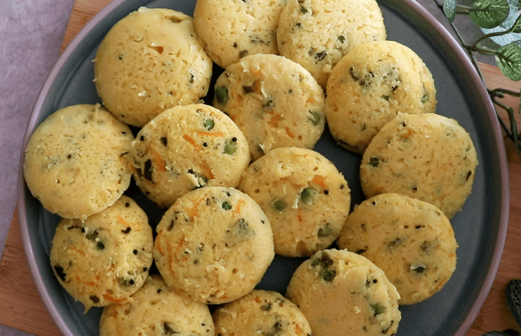 Step 5.1: Serve the idlis warm with coconut chutney or beetroot chutney