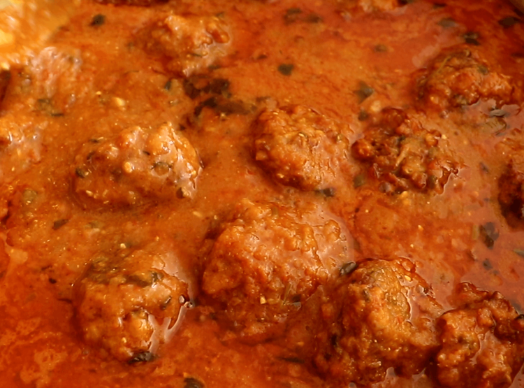 Step 2.1: Gently add the fried koftas into the curry and let them simmer for 8-10 minutes, allowing them to soak up the flavours