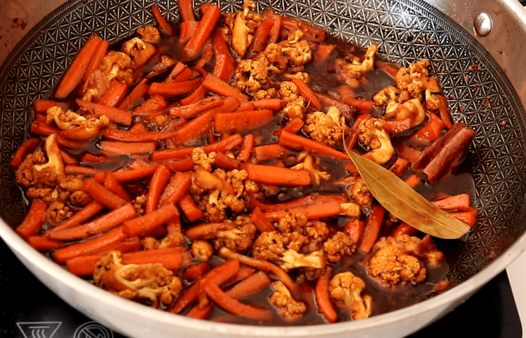 Step 5.1: Cook for about 8–10 minutes until the syrup slightly thickens