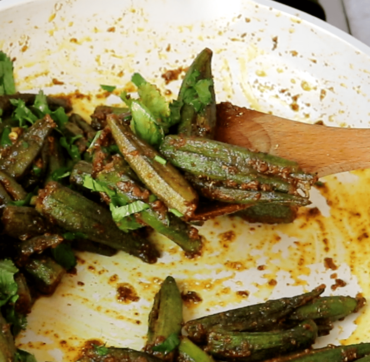 Step 4.1: Sprinkle chopped fresh coriander on top, mix gently, and serve hot