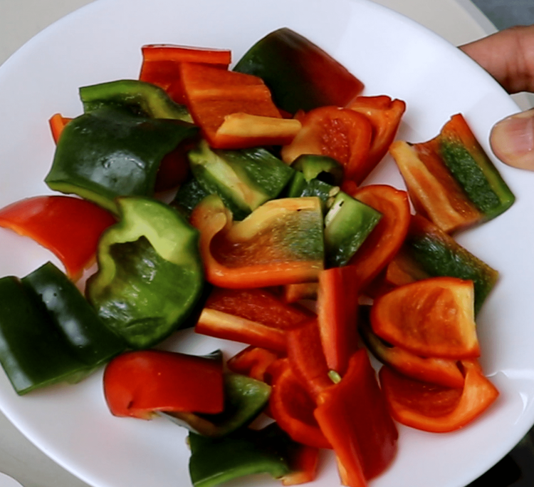 Step 2.1: Cube the capsicums and set aside