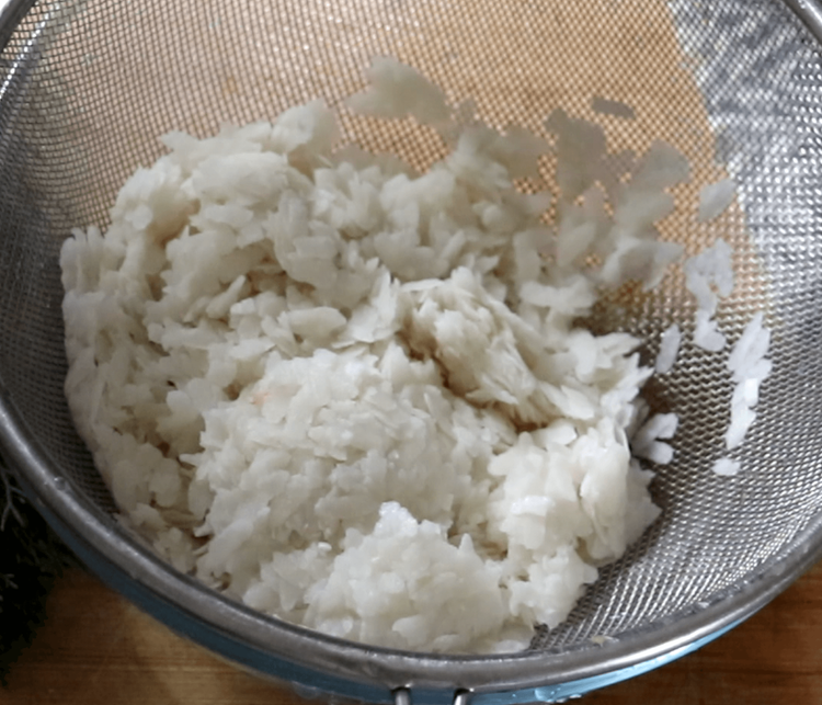 Step 1.1: Rinse the flattened rice (poha) briefly in water, being careful not to over-soak it