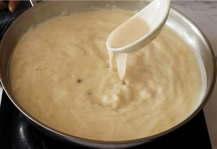 Step 4.1: Pour in the strained broth and simmer for 4–5 minutes on medium heat