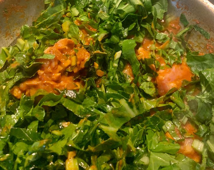Step 1.1: Now lower the flame, add spinach leaves and stir for 3-4 minutes
