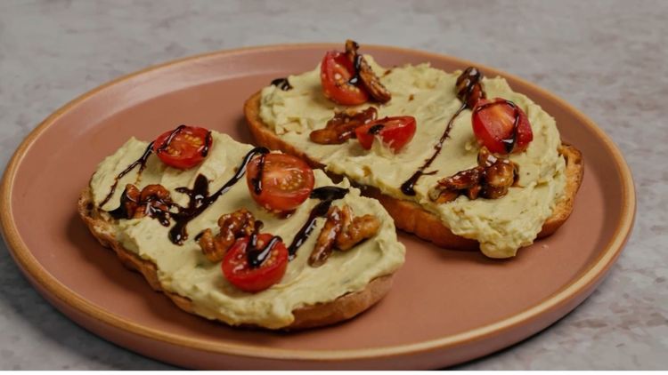 Step 4.1: Drizzle with balsamic glaze for a touch of sweetness and serve immediately