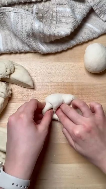Step 1.2: Divide the dough into equal parts, shape each part into a ball, then cover and let it rest for an additional 30 to 45 minutes