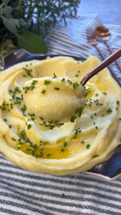 Creamiest Roasted Garlic Mashed Potatoes recipe