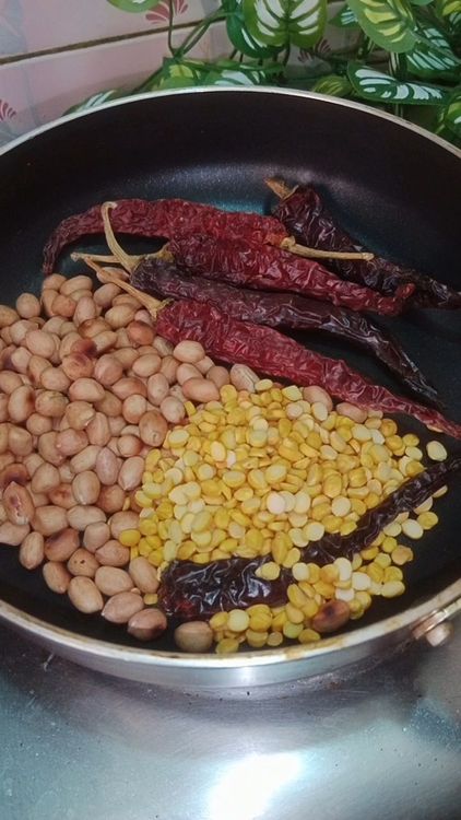 Step 1.1: Next dry roast for 3 min red chilli, chana dal , peanuts , garlic pods , urad dal , cumin seeds and black pepper corns