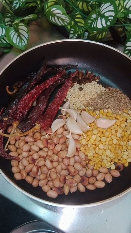 Step 1.2: Next dry roast for 3 min red chilli, chana dal , peanuts , garlic pods , urad dal , cumin seeds and black pepper corns