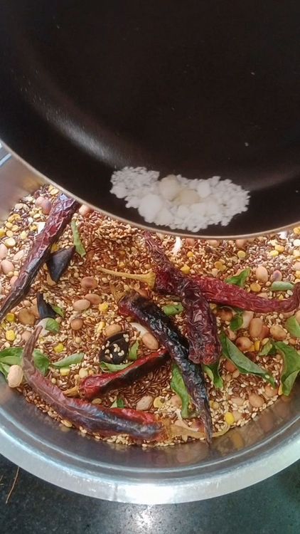 Step 1.4: In the same pan , dry roast sesame seeds, coriander seeds, few curry leaves