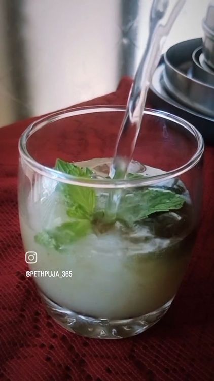 Step 1.1: Top up with chilled soda water and gently stir