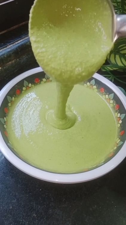 Step 1.2: In a mixie jar, combine oats , besan , palak leaves, salt , turmeric powder and water