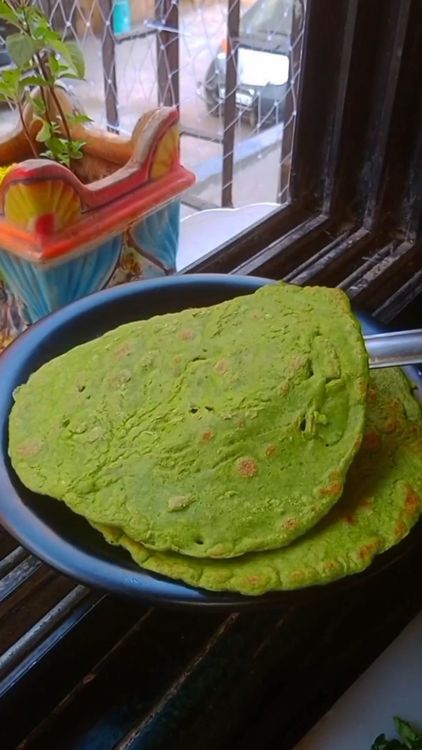 Step 1.2: Heat pan and on low flame, Grease some butter or oil , add a ladle of spinach oats batter and roast both the sides till you can see brown spots on both the surface