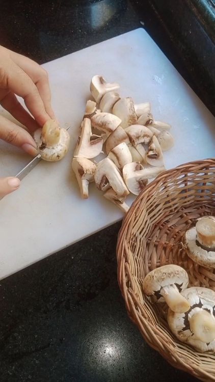 Step 1.1: Once the mushrooms are completely dried enough, cut into 4 quarters as shown below